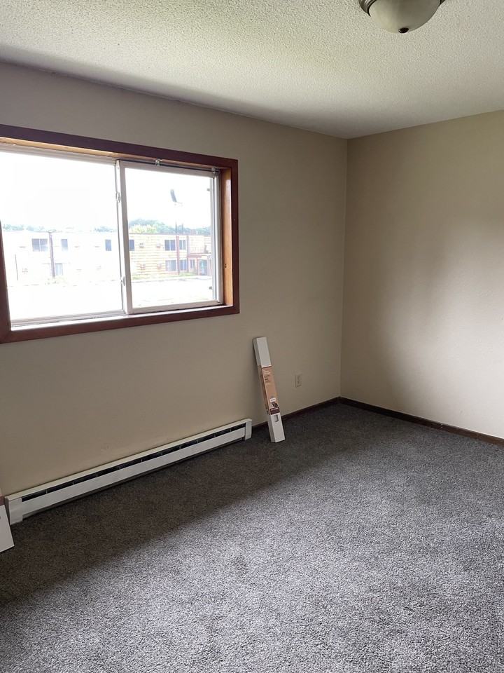 45 14th Ave Ne #3 - Photo 7 of 11