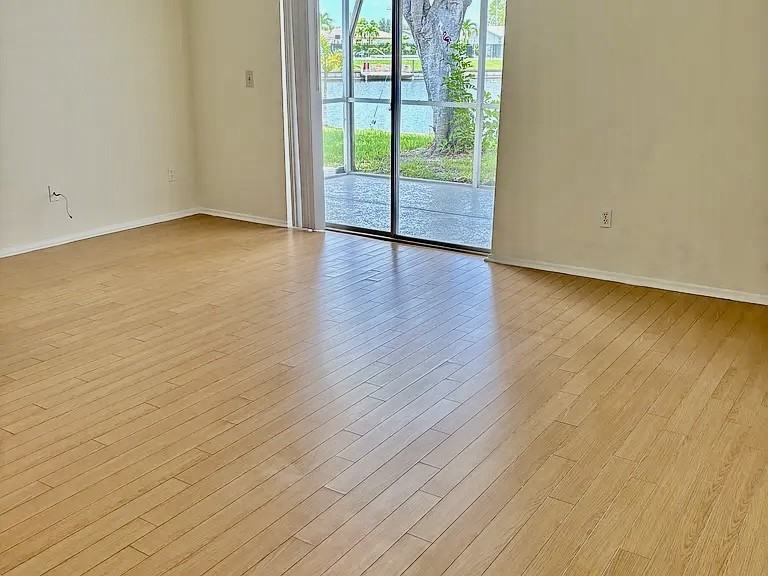 1259 Se 8th St #A - Photo 6 of 13