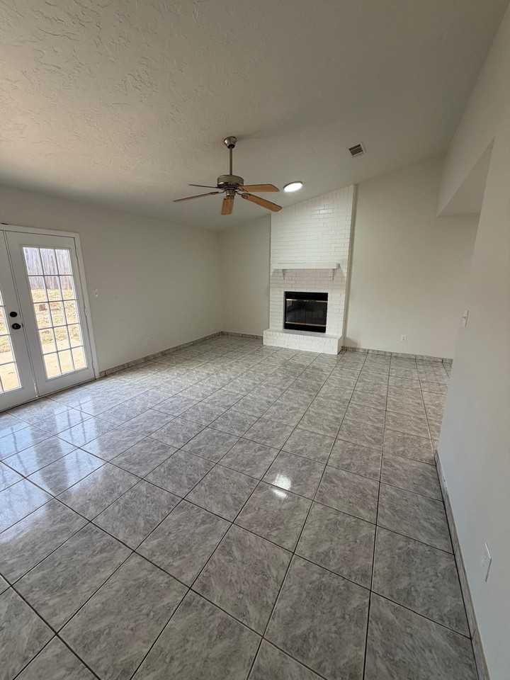 1411 Se Hillcrest Ave #NA - Photo 7 of 18