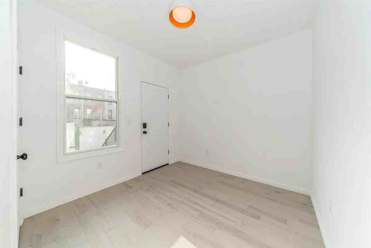 216 Halladay St #1 - Photo 2 of 2