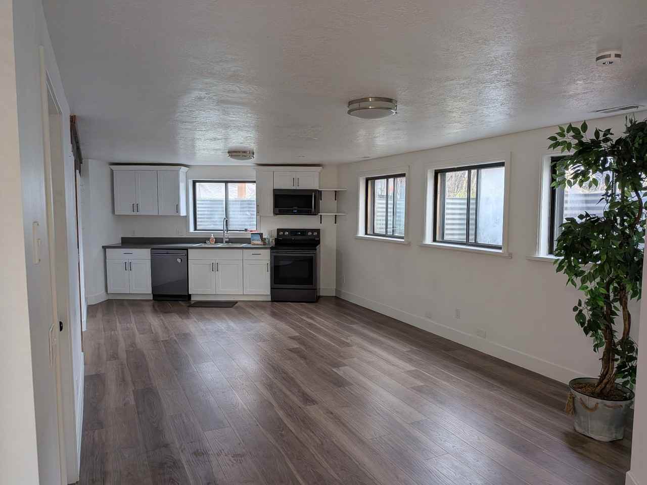 1612 Farr Dr #B - Photo 3 of 22