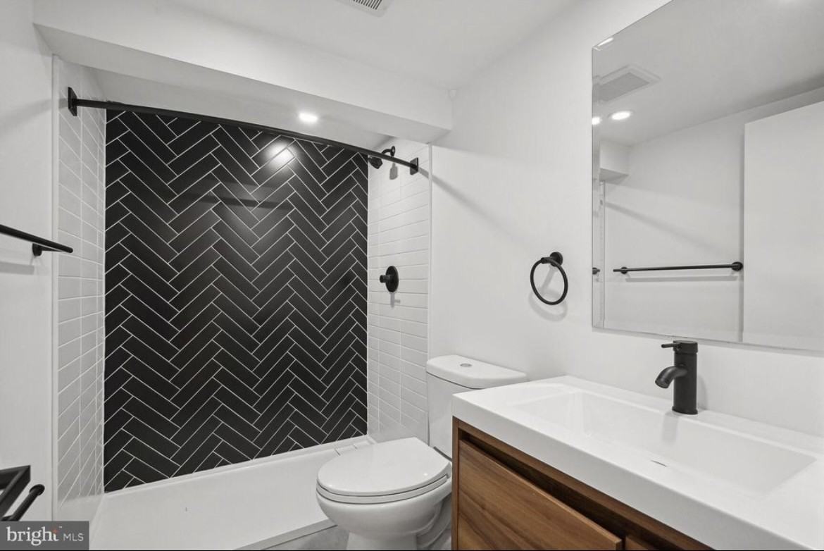 4725 4th St Nw #1 - Photo 4 of 11