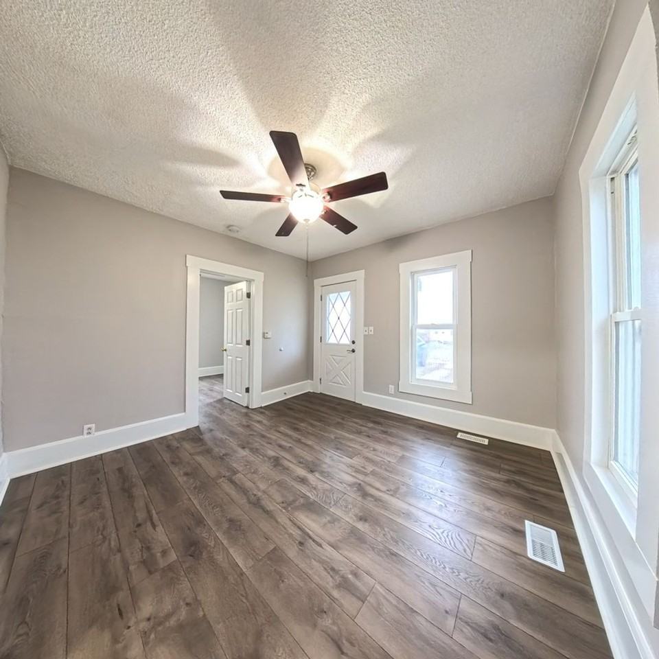 1110 Fremont St - Photo 3 of 13
