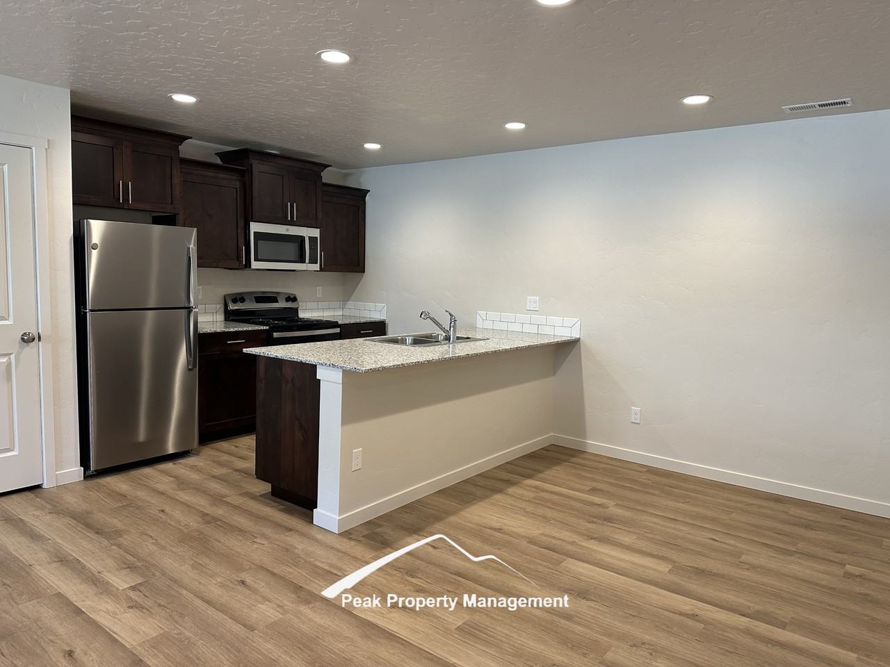913 N Filly Ave #919 - Photo 5 of 14