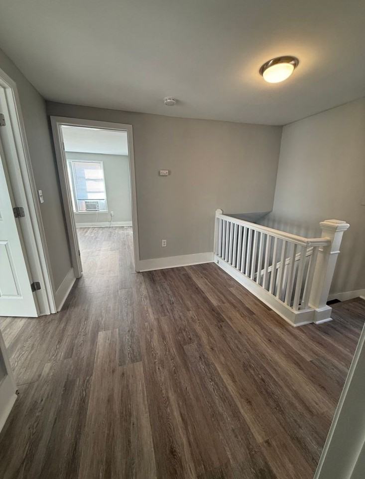 1433 W 4th St - Photo 4 of 13