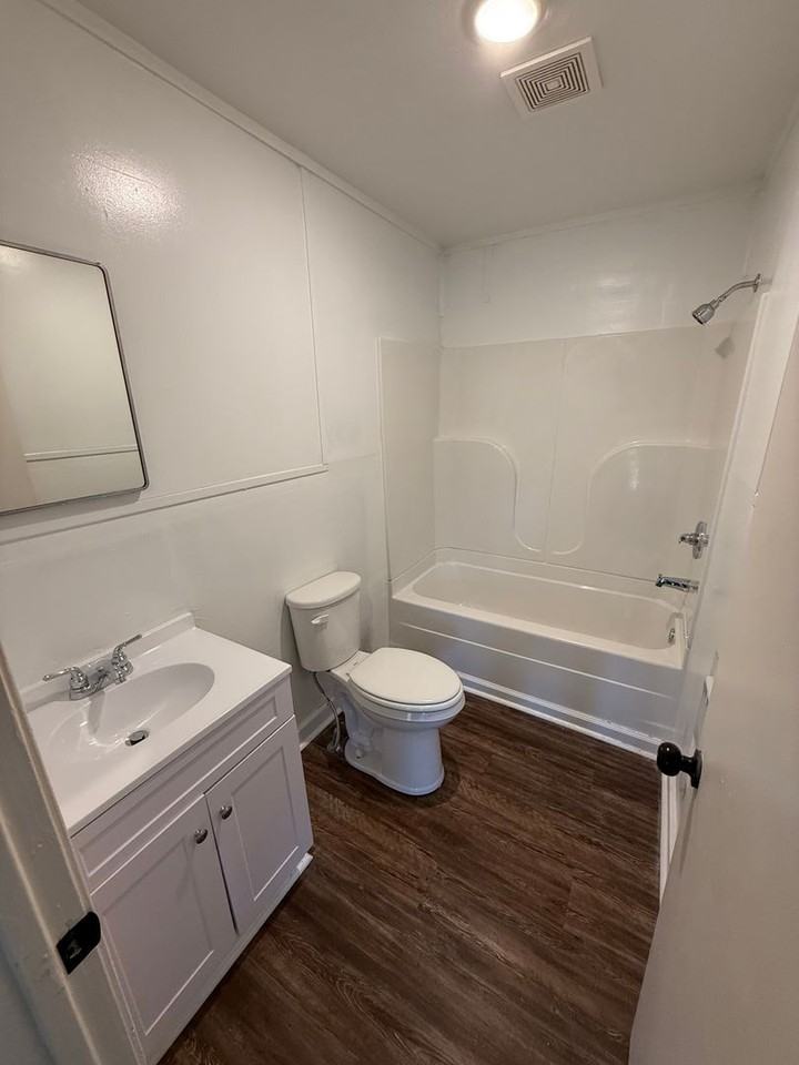 220 W Thomas St - Photo 4 of 6