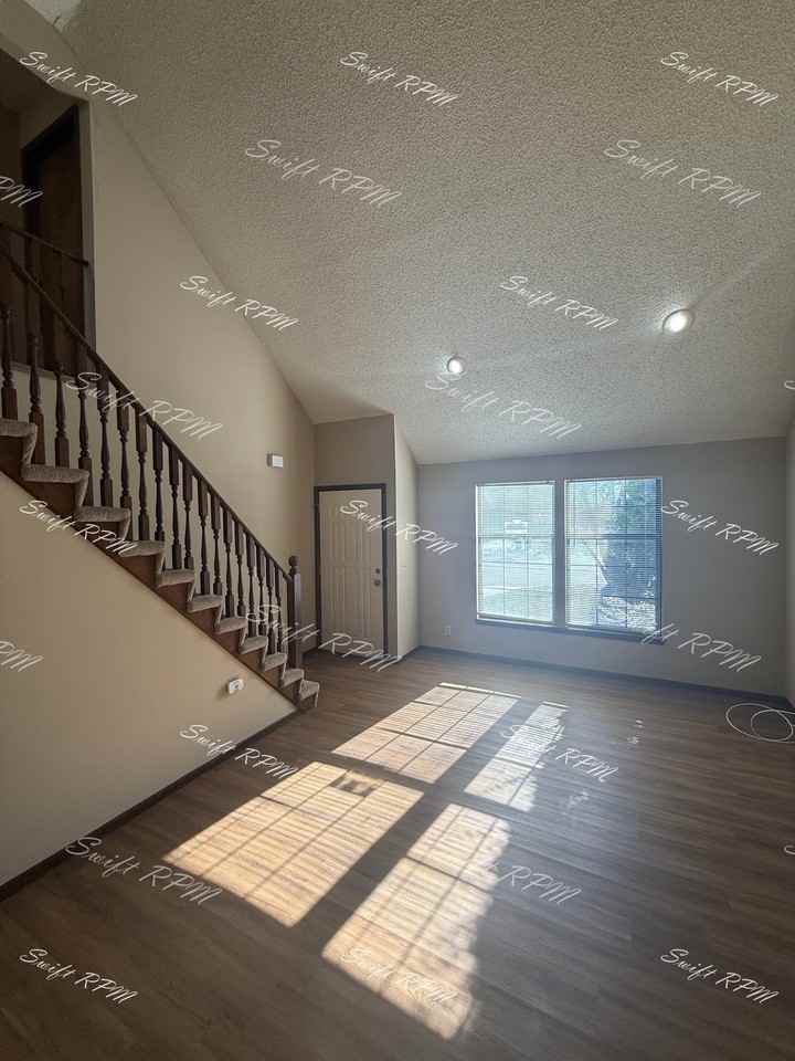 6704 W 150th St #1 - Photo 3 of 18