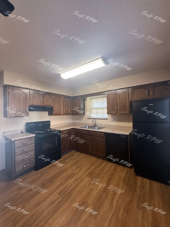 6704 W 150th St #1 - Photo 4 of 18