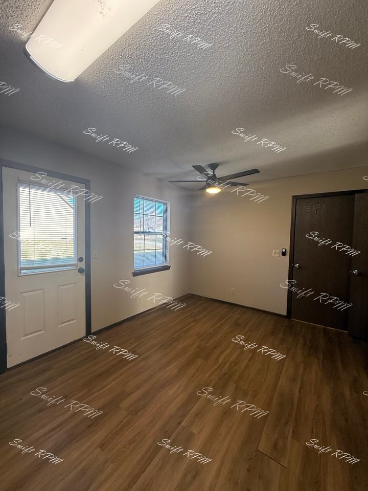 6704 W 150th St #1 - Photo 5 of 18