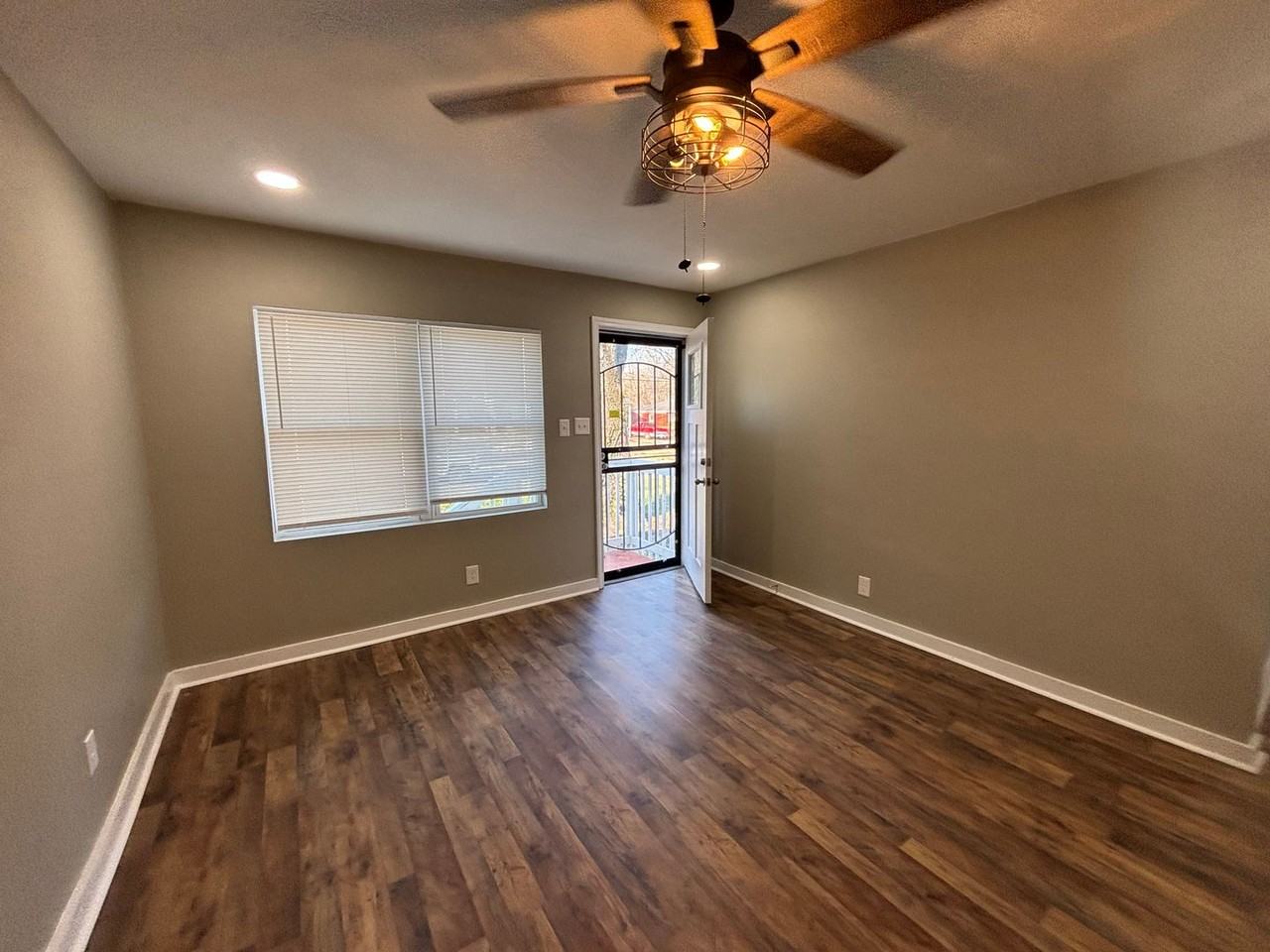 3546 Debby Dr - Photo 6 of 38