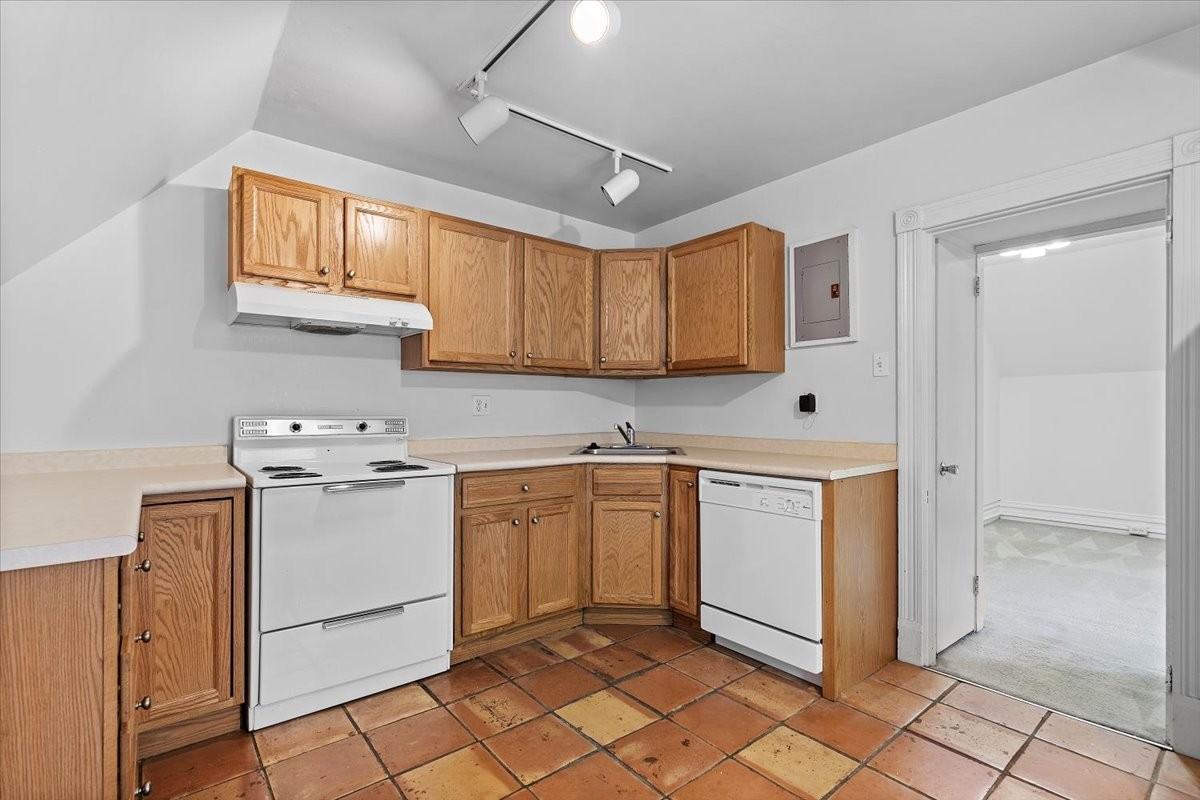 6327 Howe St #4 - Photo 3 of 17