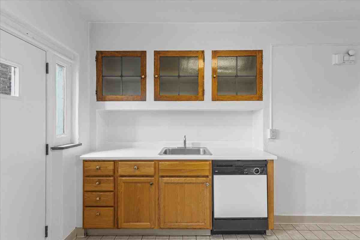 342 S Highland Ave #15A - Photo 4 of 23