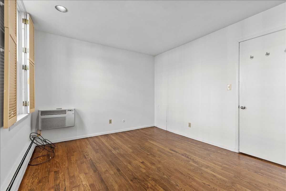 6421 Howe St #1 - Photo 2 of 20