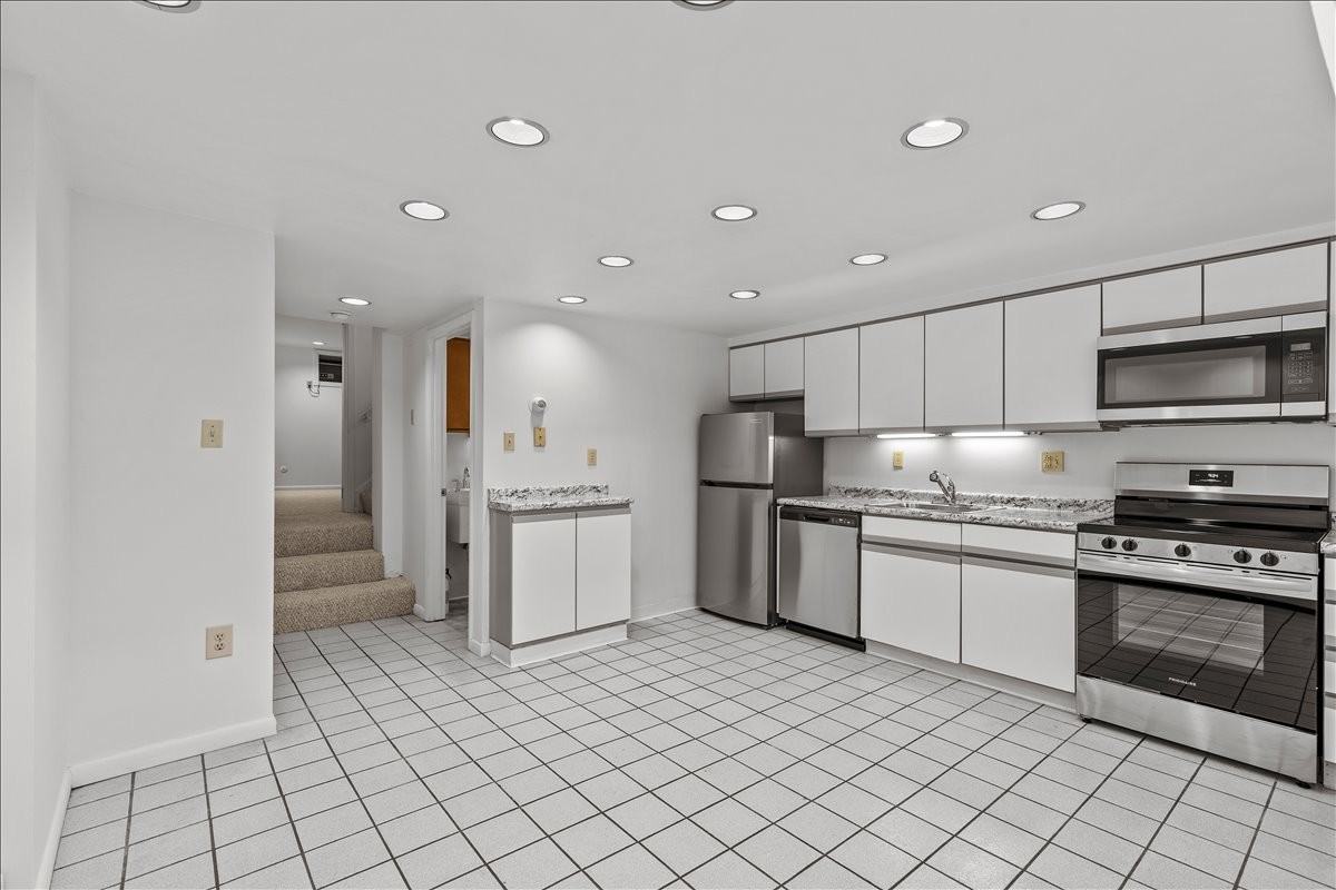 6421 Howe St #1 - Photo 3 of 20