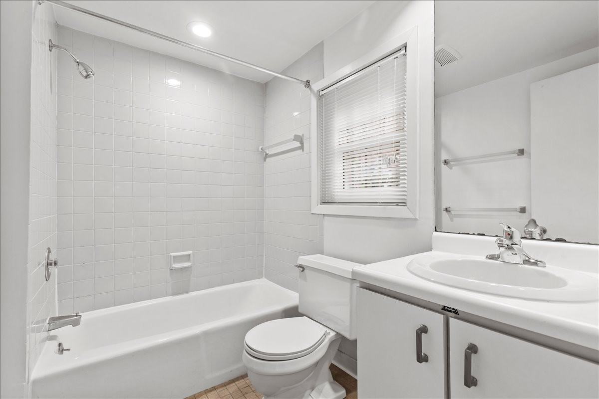 6421 Howe St #1 - Photo 5 of 20