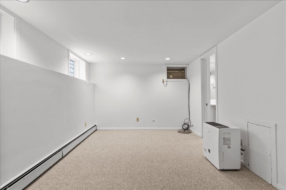 6421 Howe St #1 - Photo 7 of 20