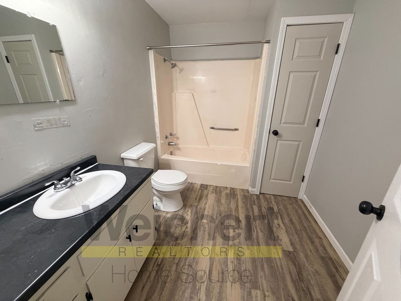 A&R Lake Street Apartments - Photo 2 of 9