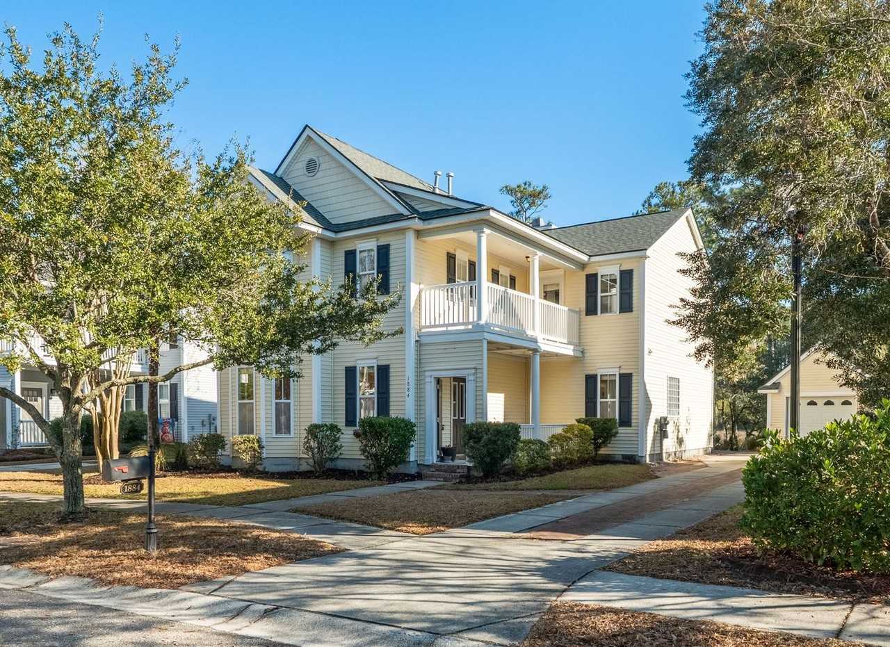 1884 Hubbell Dr - Photo 3 of 38