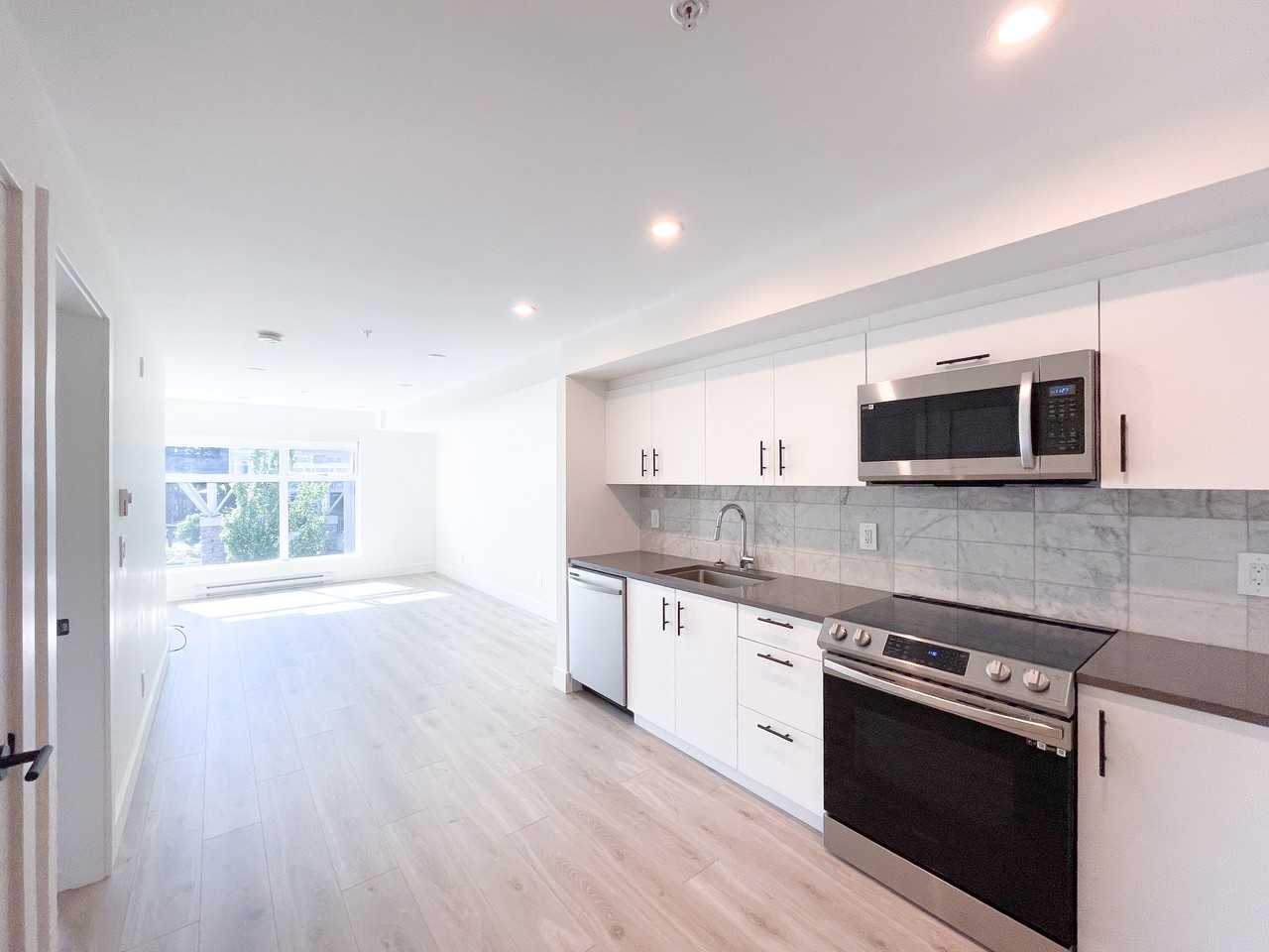 1456 Johnston Road #304 - Photo 4 of 11