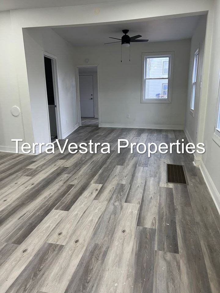 601 E Mulberry St, Millville, NJ 08332 - Photo 4 of 21