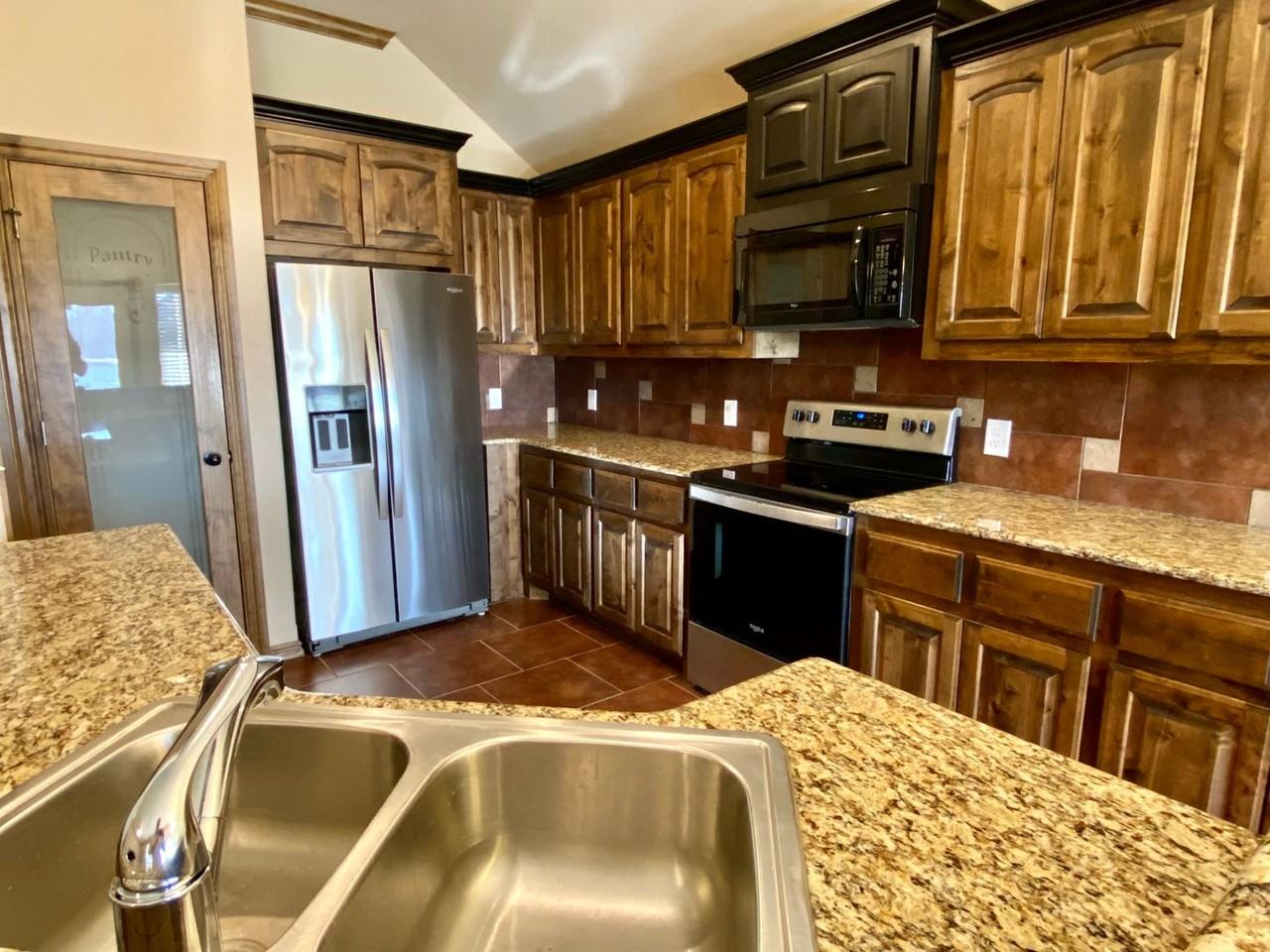 7716 Marathon Ln - Photo 7 of 24