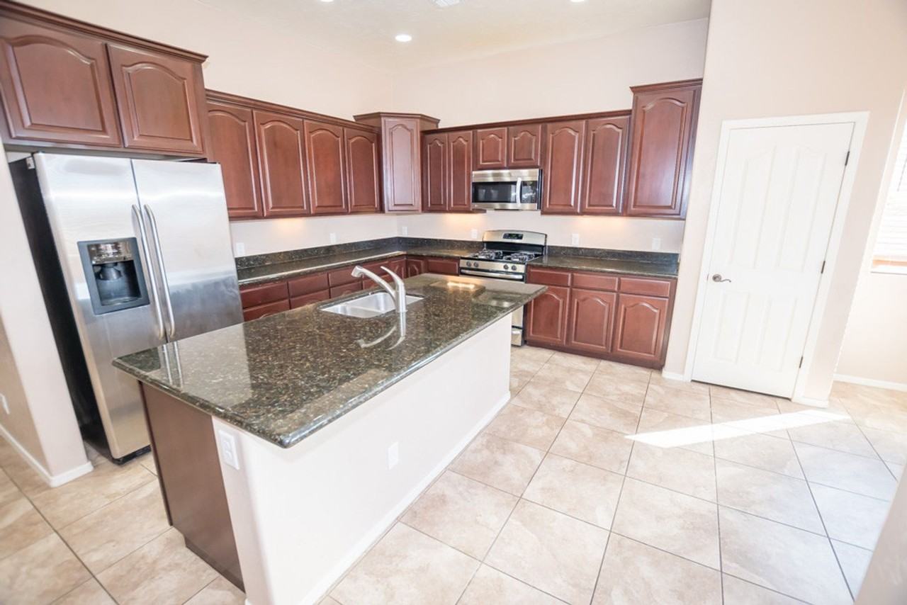 1804 Prairie Grass Dr - Photo 6 of 46