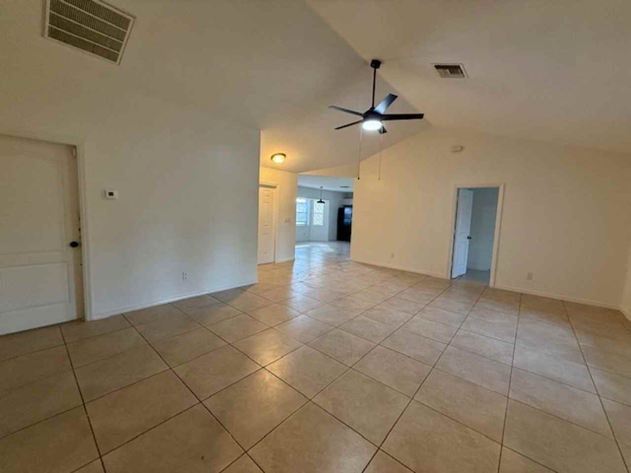 3906 13th St W - Photo 5 of 37