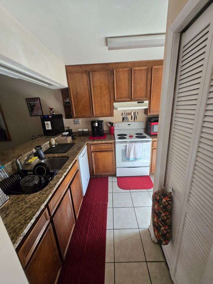 3760 Nw 56th Pl - Photo 7 of 22