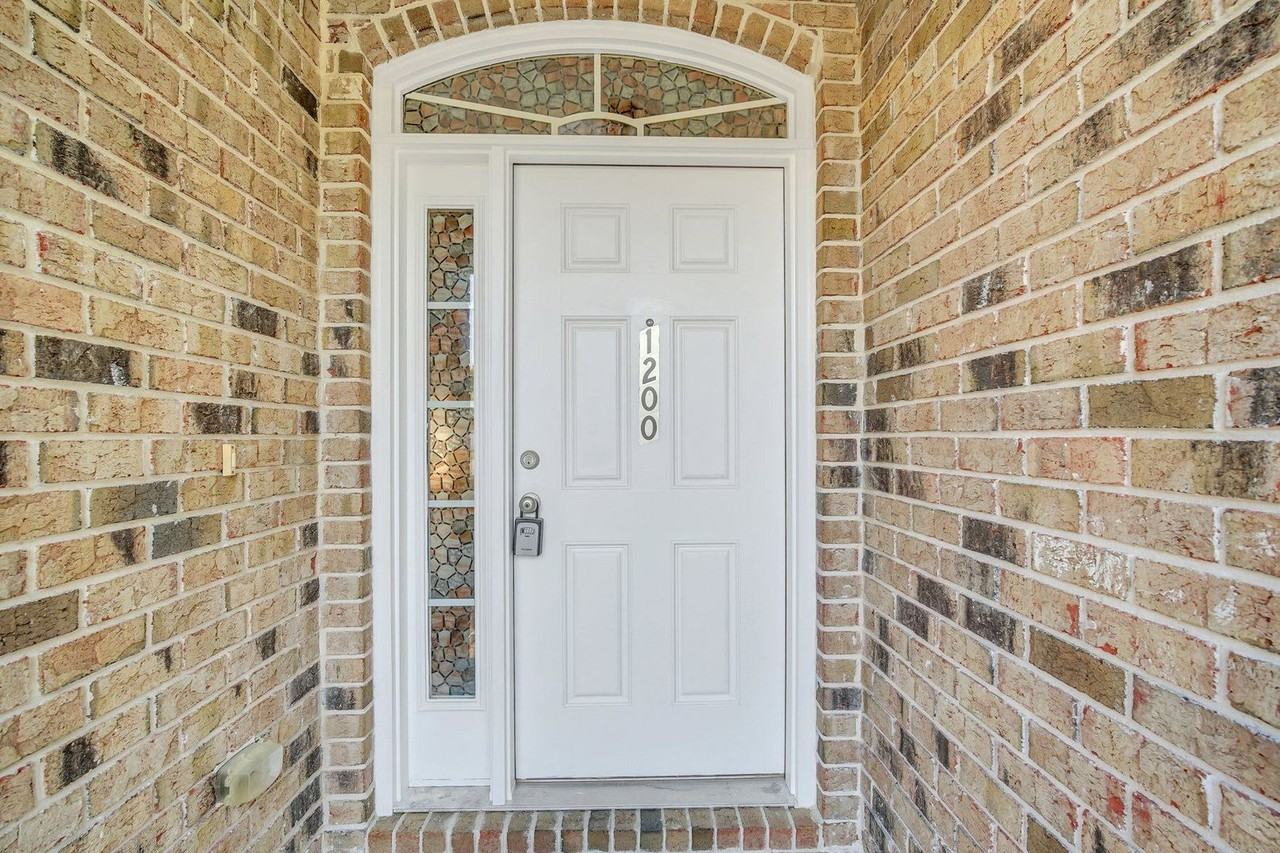 1200 Peacock Trl - Photo 2 of 30