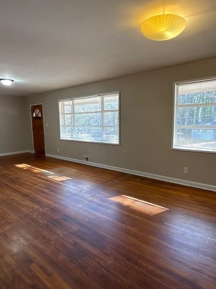 3270 Bobolink Dr - Photo 3 of 11