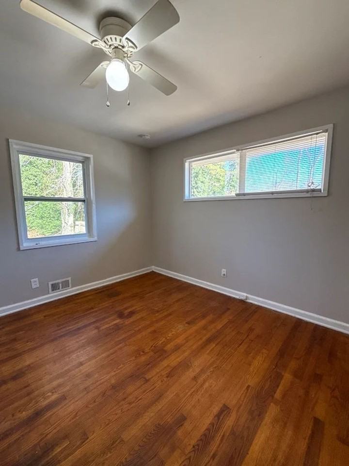 3270 Bobolink Dr - Photo 6 of 11