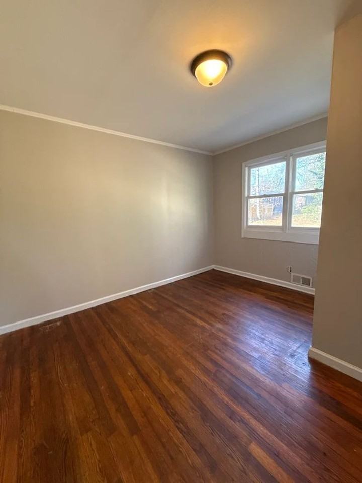 3270 Bobolink Dr - Photo 7 of 11