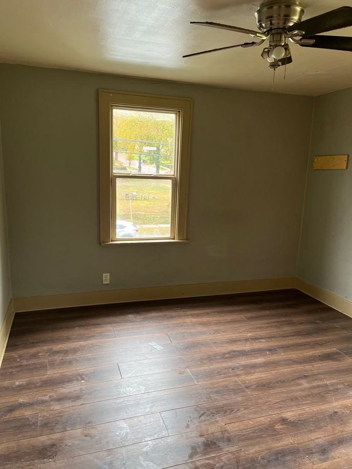 1313 Manchester Rd - Photo 2 of 7