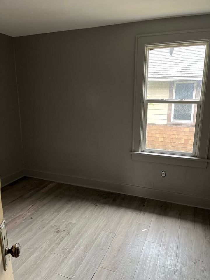 1313 Manchester Rd - Photo 3 of 7