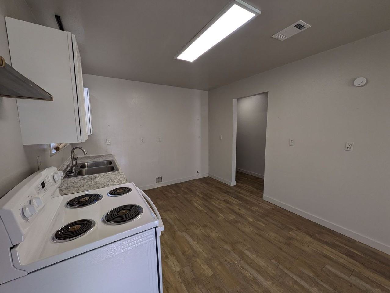 1942 Robin Ave - Photo 6 of 15