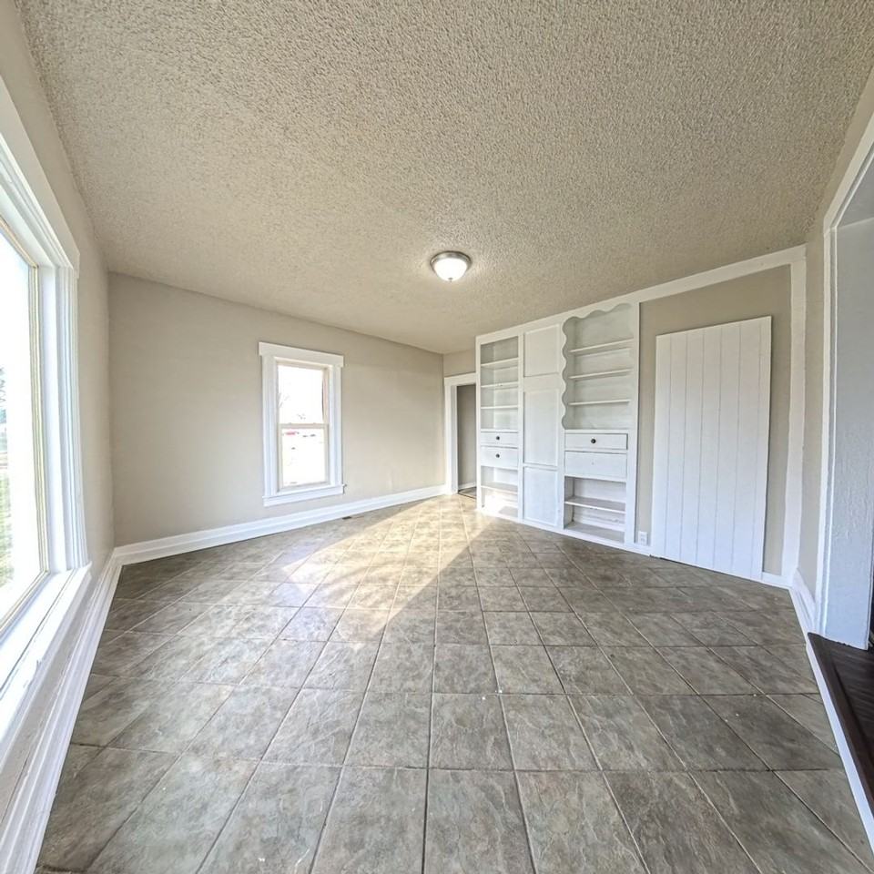 306 W Reed St - Photo 4 of 23
