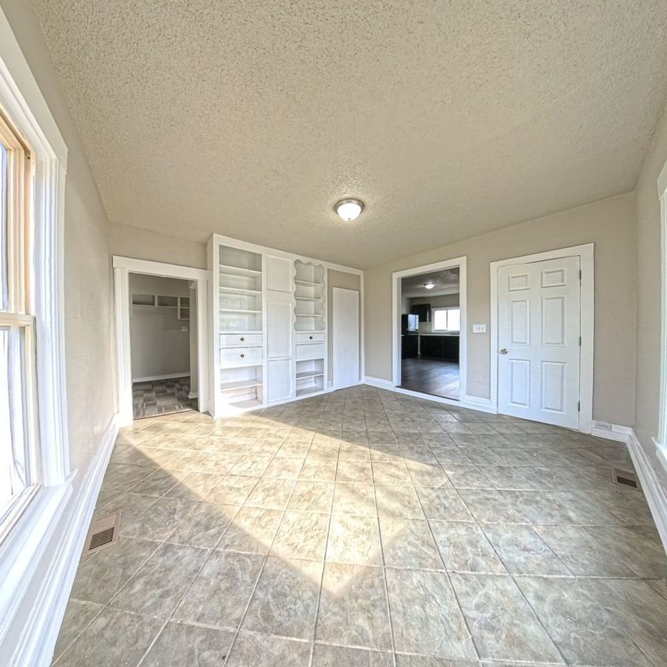 306 W Reed St - Photo 5 of 23