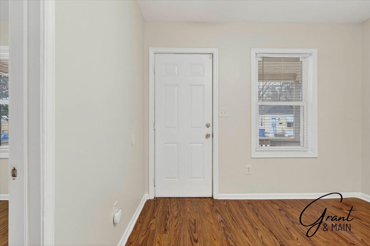 8646 Hudson Ave - Photo 4 of 24