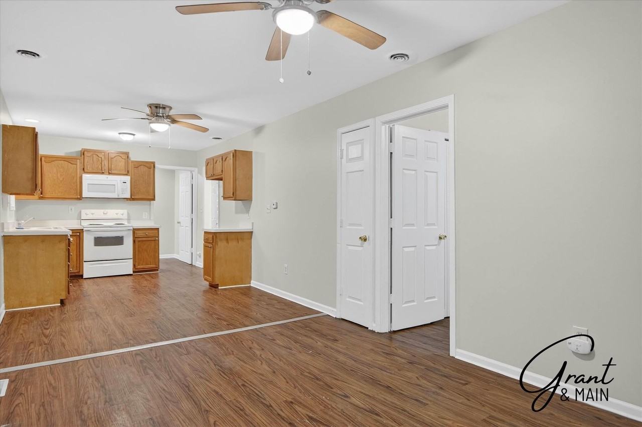 8646 Hudson Ave - Photo 7 of 23