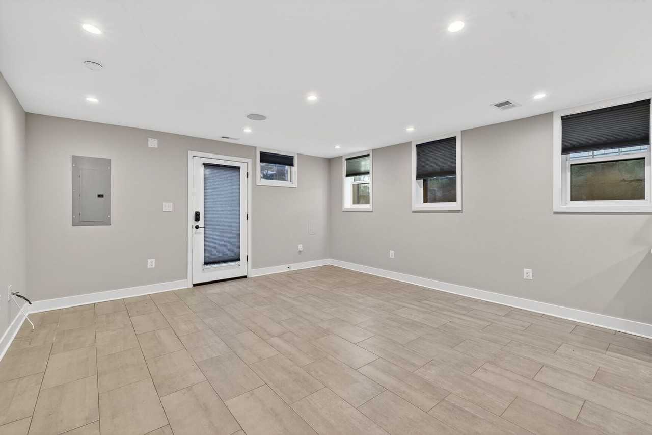 216 T St Ne #1 - Photo 4 of 16