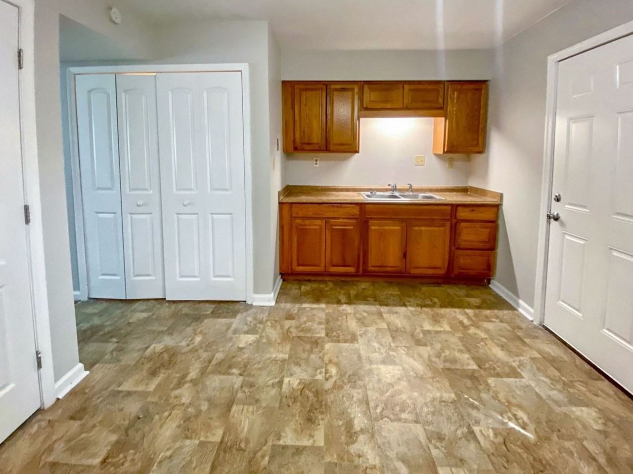 2306 Rush St - Photo 3 of 5