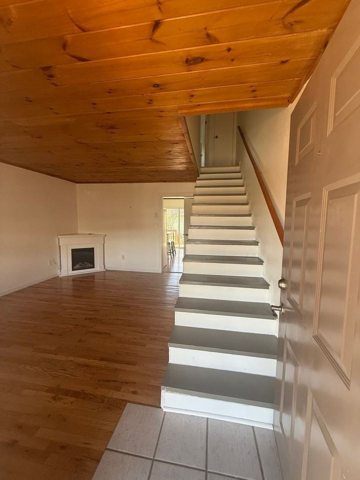 228 Adams Ln - Photo 3 of 19