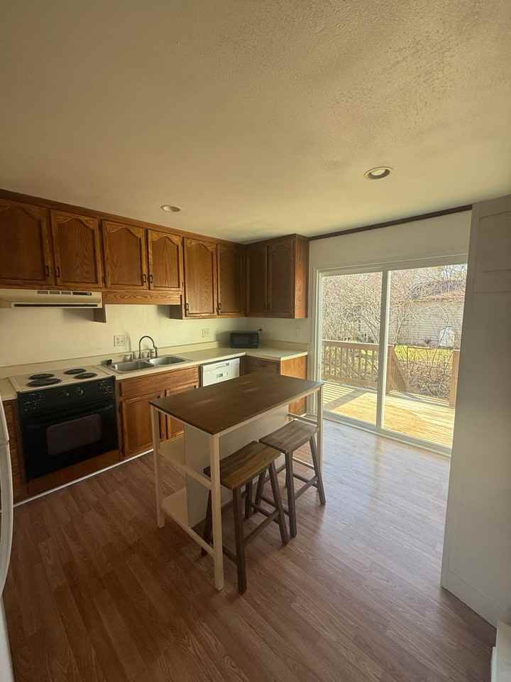 228 Adams Ln - Photo 5 of 19