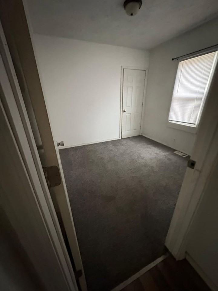 219 E Fox St - Photo 5 of 11