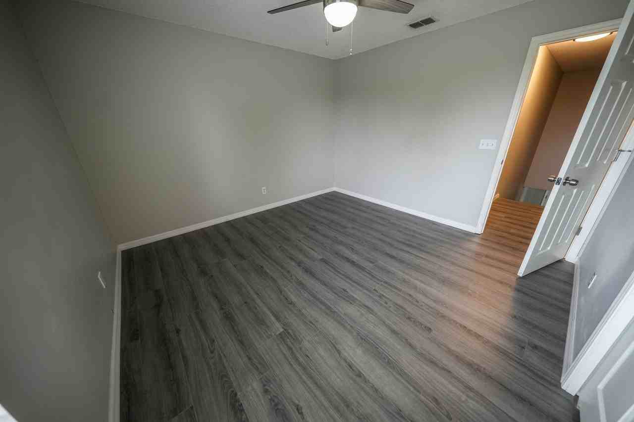 1942 Knollcrest Dr - Photo 6 of 27