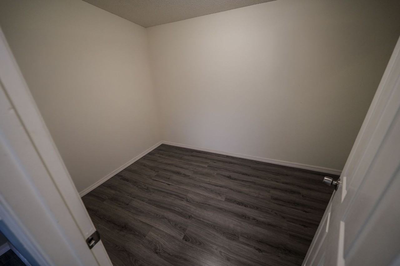 1942 Knollcrest Dr - Photo 7 of 27