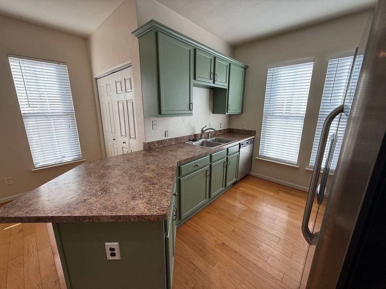 824 S Main St - Photo 3 of 17