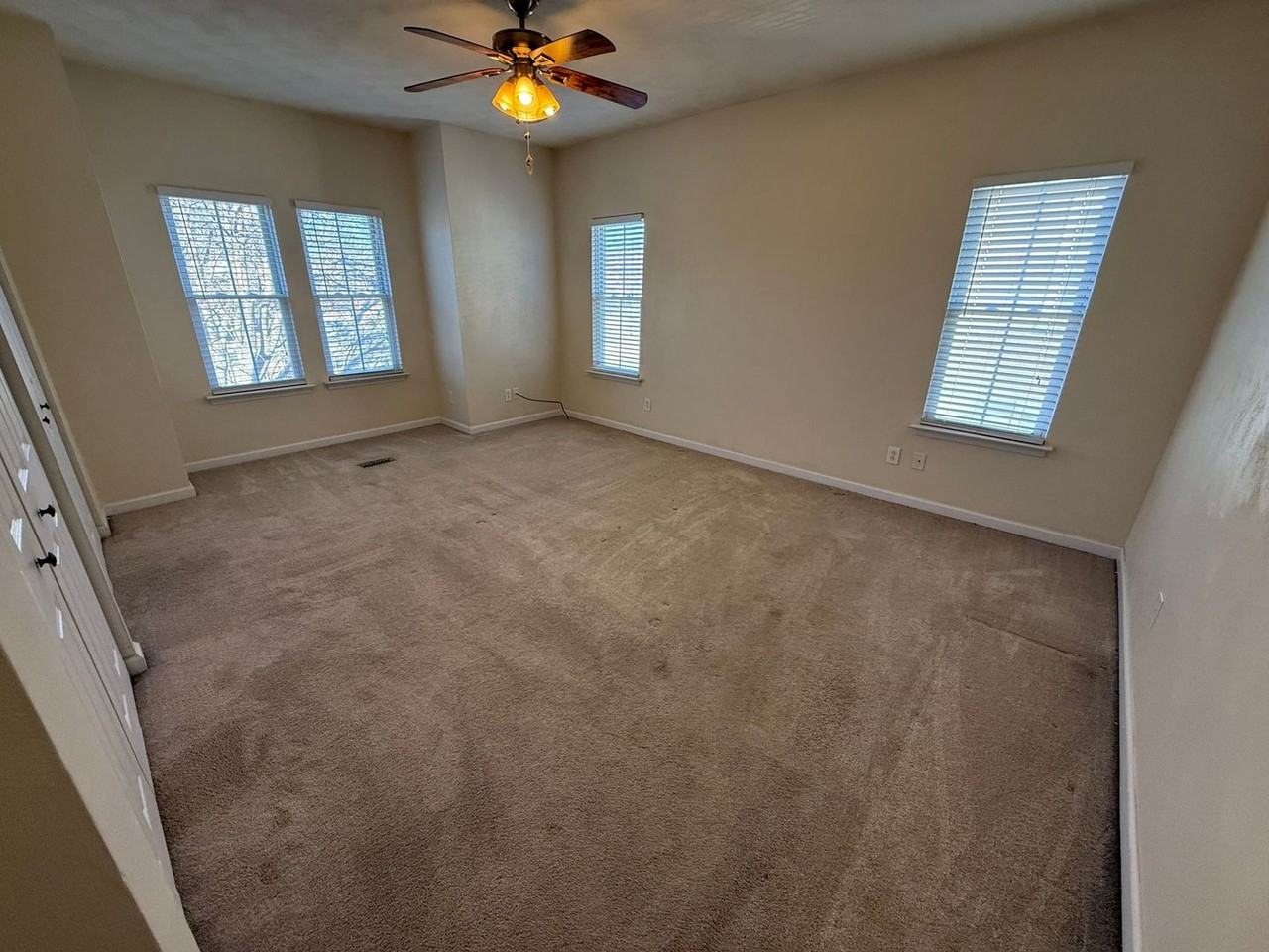 824 S Main St - Photo 6 of 17