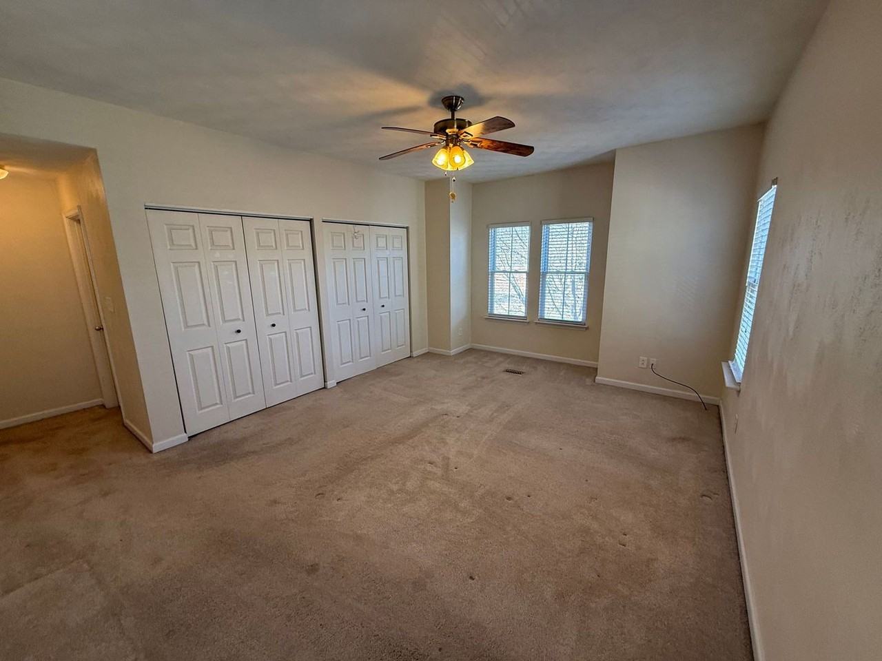 824 S Main St - Photo 7 of 17