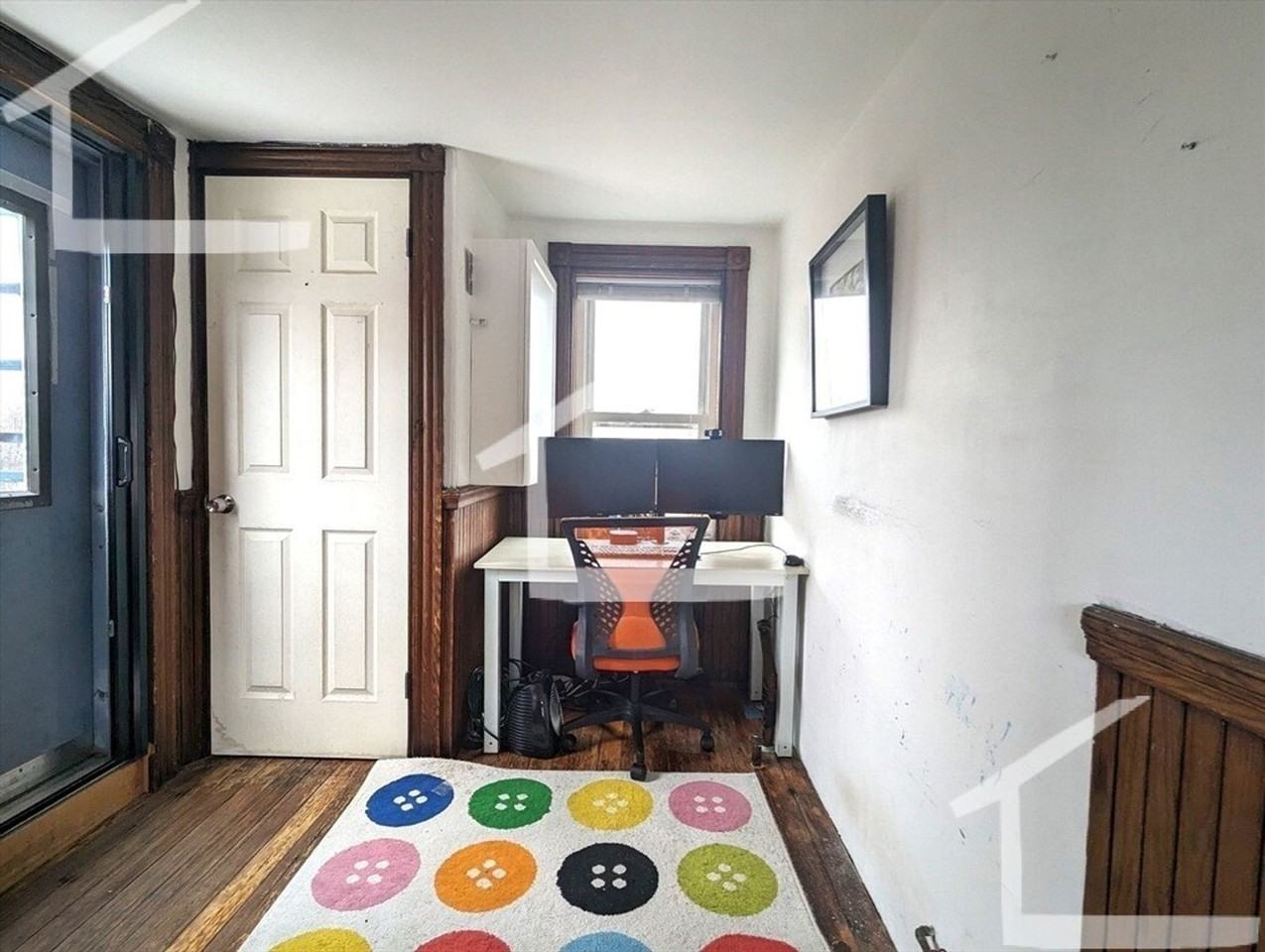 332 Washington St - Photo 7 of 11